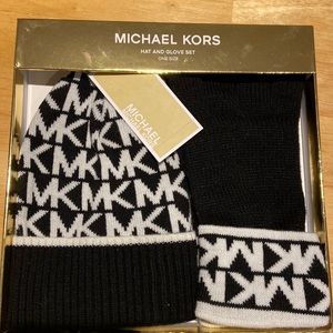 MICHAEL KORS Hat and Glove Set